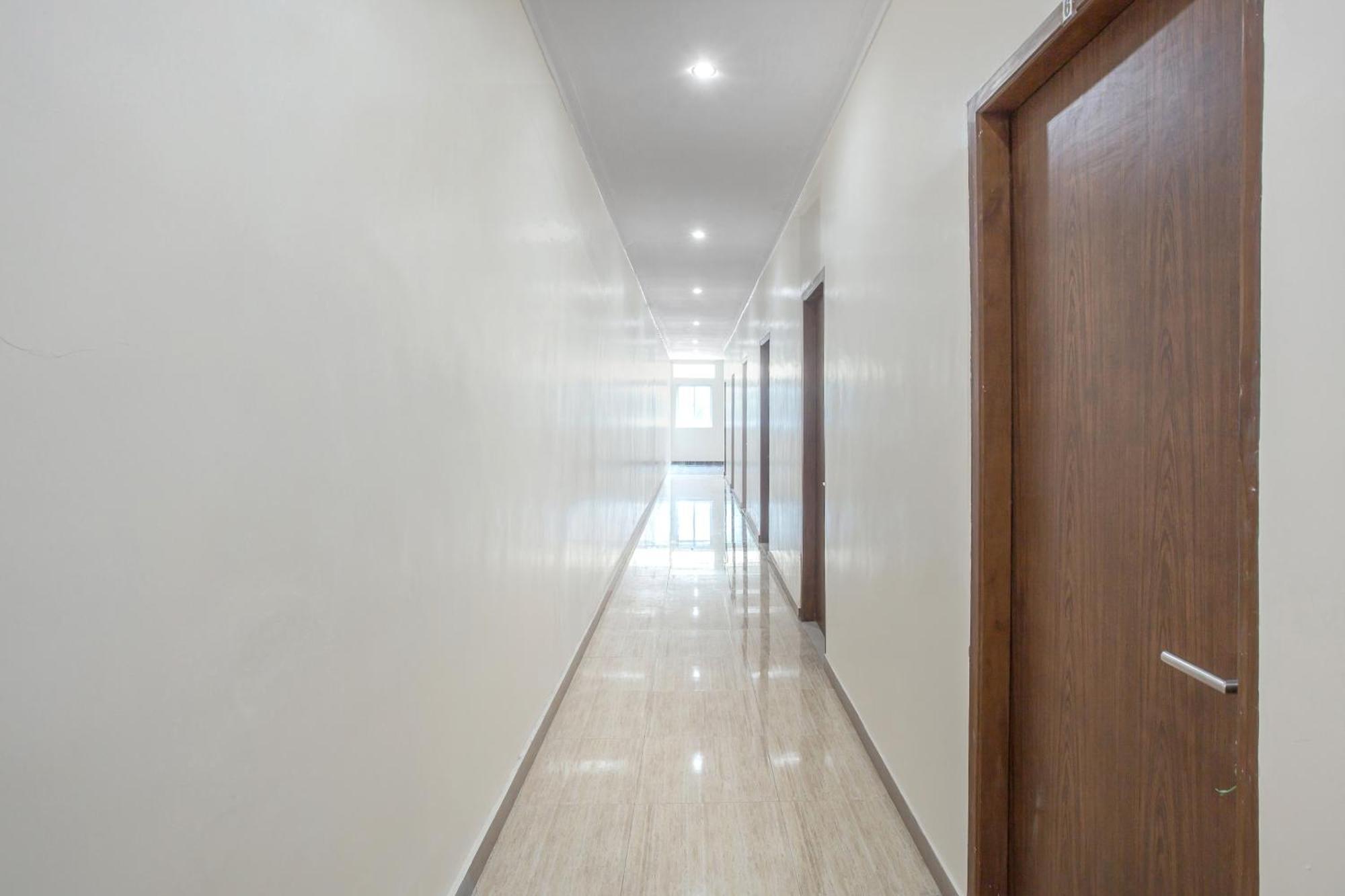Super Oyo Capital O 134 Lg Residence Surabaya Exterior foto